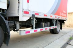 跃进 超越C300-33 125马力 4.1米单排厢式轻卡(飞翼)(NJ5041XXYZFDCMZ)