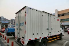 江铃 顺达 高配版 109马力 4.22米单排厢式轻卡(JX5044XXYXG2)