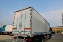 福田 欧曼ETX 6系重卡 245马力 6X2 9.5米厢式载货车(BJ5203XXY-2)