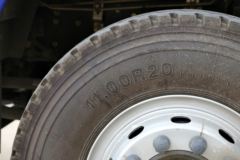 福田 欧曼GTL 6系重卡 310马力 8X4 9.5米载货车底盘(BJ5319CCY-XH)