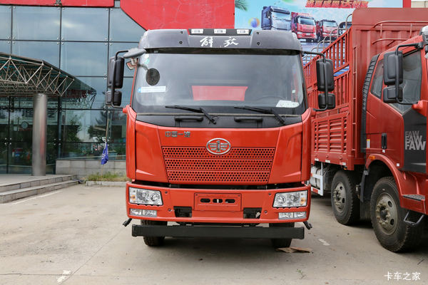 一汽解放 J6L中卡 复合型 240马力 6X2 9.7米栏板载货车(CA1250P62K1L8T3E5)