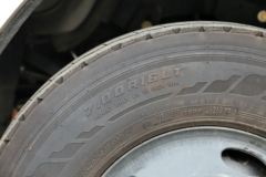 江铃 凯锐800 122马力 4.1米单排厢式轻卡(JX5047XXYXG2)