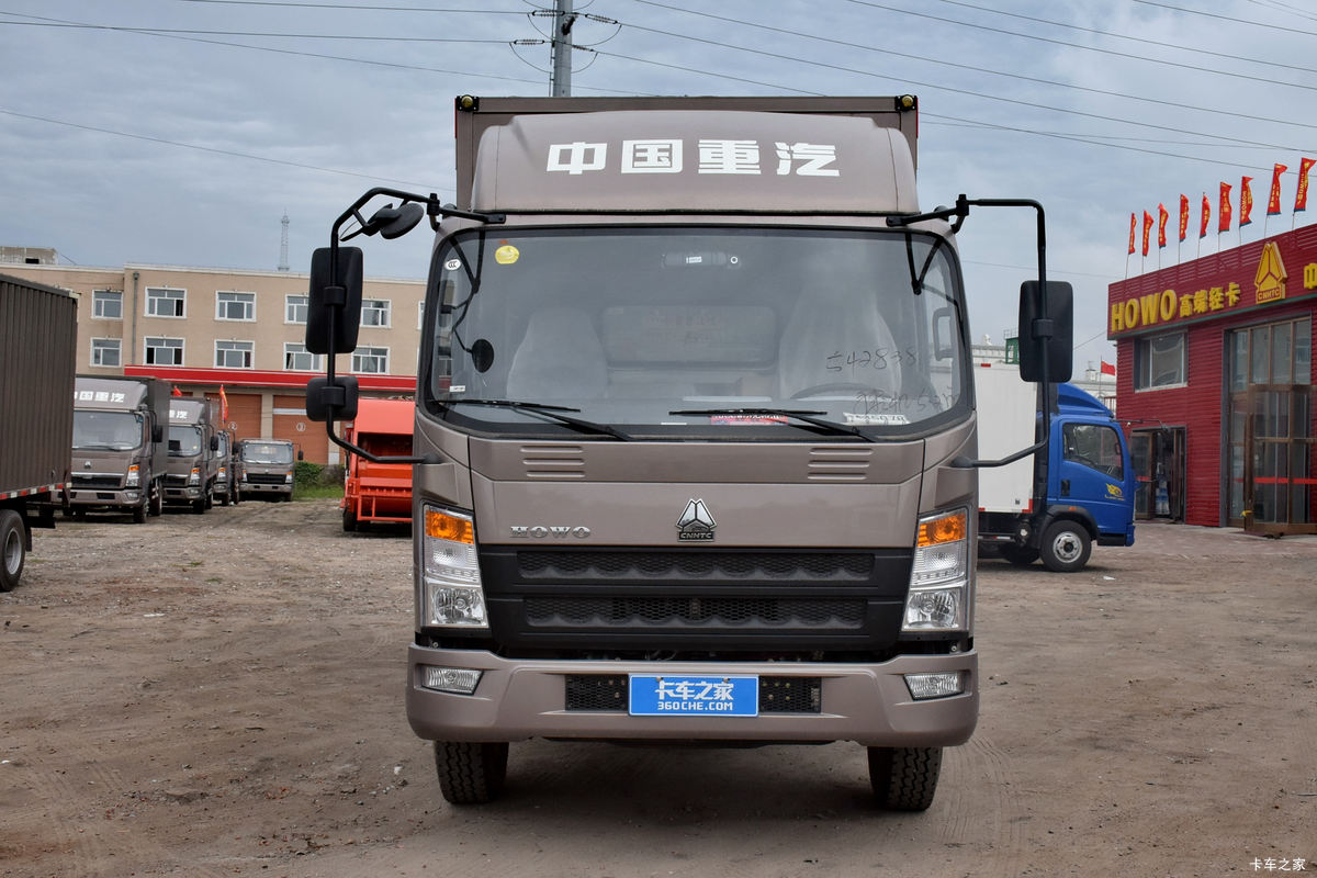 中国重汽HOWO 统帅 180马力 5.2米排半厢式载货车