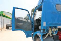 东风 多利卡T2 113马力 4X2 4.15米单排厢式轻卡底盘(DFA5040XXY11D2AC)