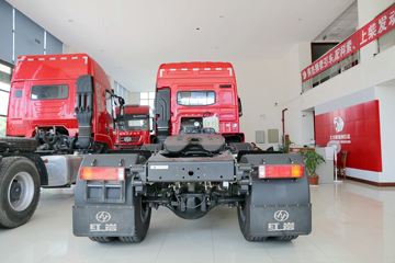 红岩杰卡&nbsp;牵引车外观                                                图片