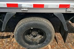 飞碟奥驰 A3系列 115马力 3.8米排半栏板轻卡(FD1046W63K)