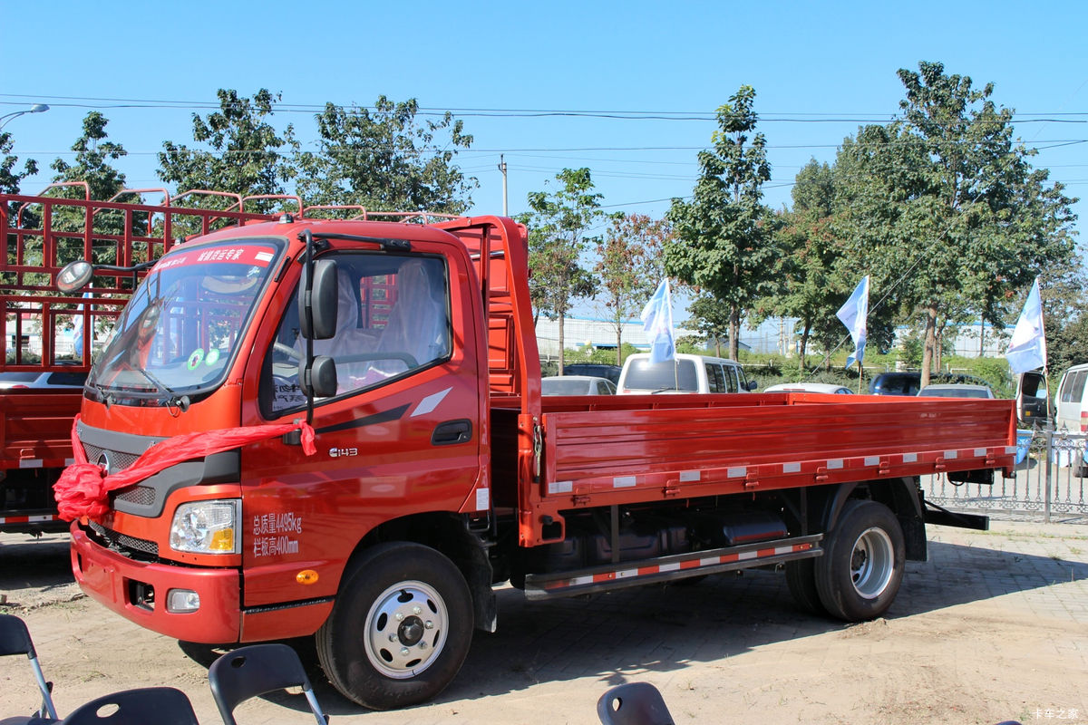 福田 欧马可3系 131马力 3.83米排半栏板载货车
