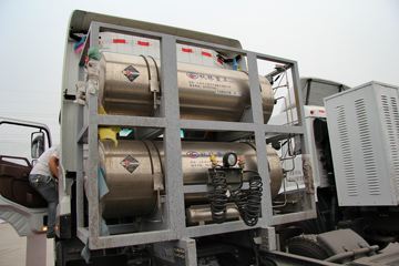 �й����� ˹̫��D7B�ؿ� 340���� 6X2 LNGǣ����ͼƬ