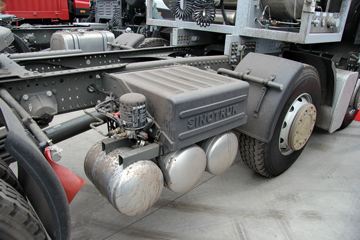 �й����� ˹̫��D7B�ؿ� 340���� 6X2 LNGǣ����ͼƬ