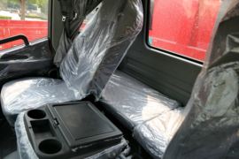 瑞沃中型&nbsp;自卸车驾驶室                                               图片