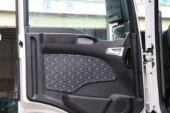中国重汽 汕德卡SITRAK C5H重卡 340马力 8X4 9.5米飞翼式载货车(ZZ5316XXYN466GD1)