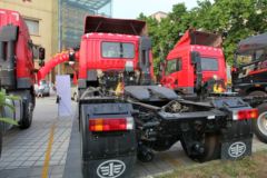 青岛解放 悍V重卡 220马力 4X2牵引车(CA4143P1K2E4A80)