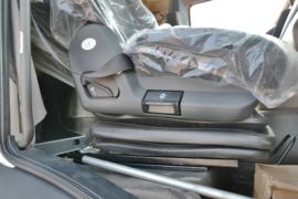 HOWO T5G&nbsp;油罐车驾驶室图片