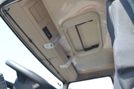 HOWO T5G&nbsp;油罐车驾驶室图片