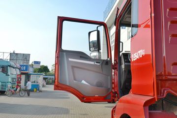 陕汽重卡 德龙新M3000 220马力 4X2牵引车(SX4176MK361)驾驶室图片