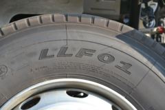 陕汽重卡 德龙新M3000 空柜版 220马力 4X2牵引车(SX4176MK361)