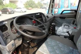 特商底盘&nbsp;随车吊驾驶室图片