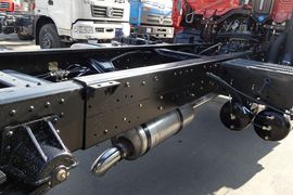 特商底盘&nbsp;随车吊底盘图片