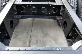 特商底盘&nbsp;随车吊底盘图片