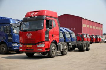 一汽解放 J6M重卡 标载型 240马力 6X2 9.5米厢式载货车(CA5250XXYP63K1L6T3AE5)