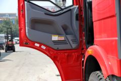 一汽解放 J6M重卡 320马力 8X4 9.5米栏板载货车底盘(CA1310P63K2L6T4E4)