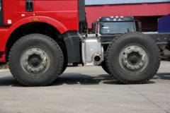 一汽解放 J6M重卡 320马力 8X4 9.5米栏板载货车底盘(CA1310P63K2L6T4E4)