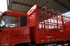 东风商用车 天锦中卡 180马力 4X2 6.75米排半仓栅式载货车(DFL5160CCQBX5)