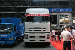 庆铃 VC46重卡 350马力 6X4牵引车(QL4250UKCZ)