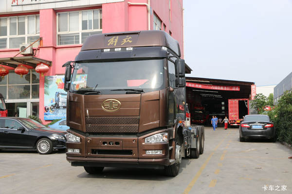 一汽解放 J6P重卡 460马力 6X4牵引车(超速挡)