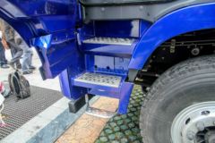 福田 欧曼GTL 9系重卡 山区型 400马力 8X4 9.5米载货车底盘(BJ5319CCY-XH)