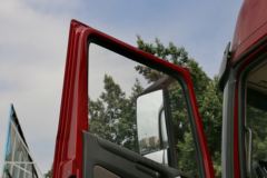 四川现代 创虎XCIENT重卡 410马力 8X4 9.3米排半载货车底盘(CHM1310KPQ80M)