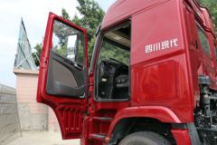 四川现代 创虎XCIENT重卡 410马力 8X4 9.3米排半载货车底盘(CHM1310KPQ80M)