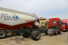 陕汽重卡 德龙新M3000 245马力 6X2载货车底盘(SX1256GK549)