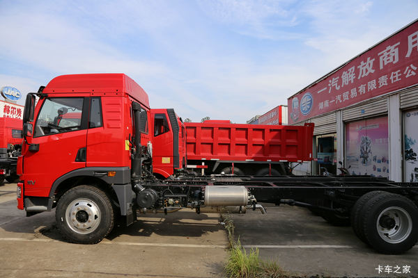 济南银月解放龙V180马力4*2载货钜惠1.74万元