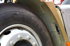陕汽重卡 德龙新M3000 轻量化版 336马力 6X4牵引车(SX4256GR324)