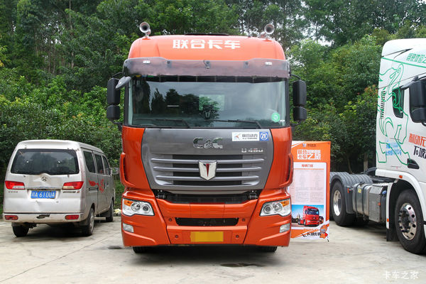 联合卡车 U440重卡 440马力 6X2牵引车(QCC4252D659)
