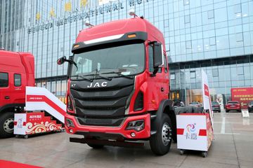 江淮 格尔发K5W重卡 420马力 8X4 9.6米栏板载货车(HFC1311P1K4H45S1V)
