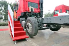 江淮 格尔发K3W重卡 350马力 8X4载货车底盘(中提升)(HFC1311P1K5H44S1V)