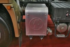 陕汽康明斯 德龙X3000 420马力 6X4牵引车(SX42564V324C)