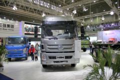 三环十通 昊龙重卡 290马力 4X2港口牵引车(STQ4181L02Y4N4)