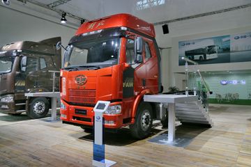 一汽解放 J6M重卡 240马力 6X2载货车底盘(CA1250P63K1L6T3E4)