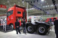 福田 欧曼GTL 6系重卡 430马力 6X4牵引车(奔驰动力)(BJ4259SNFKB-XC)