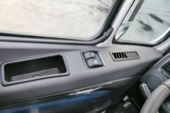 中国重汽 豪瀚J5G中卡 160马力 4X2 6.75米厢式载货车(ZZ5165XXYH5213D1)