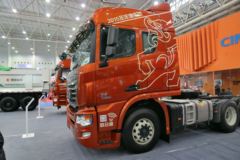 联合卡车U420 420马力 6X4 牵引车(危险品运输)