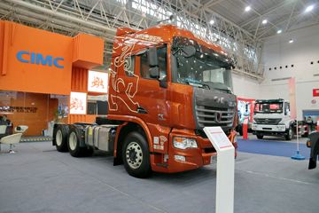 联合卡车U420 420马力 6X4 牵引车(危险品运输)