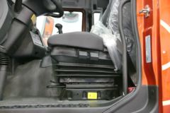 联合卡车U420 420马力 6X4 牵引车(危险品运输)