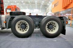 联合卡车U420 420马力 6X4 牵引车(危险品运输)