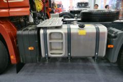 联合卡车U420 420马力 6X4 牵引车(危险品运输)