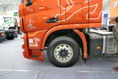 联合卡车U420 420马力 6X4 牵引车(危险品运输)