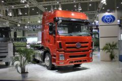 三环十通 御龙重卡 430马力 6X4牵引车